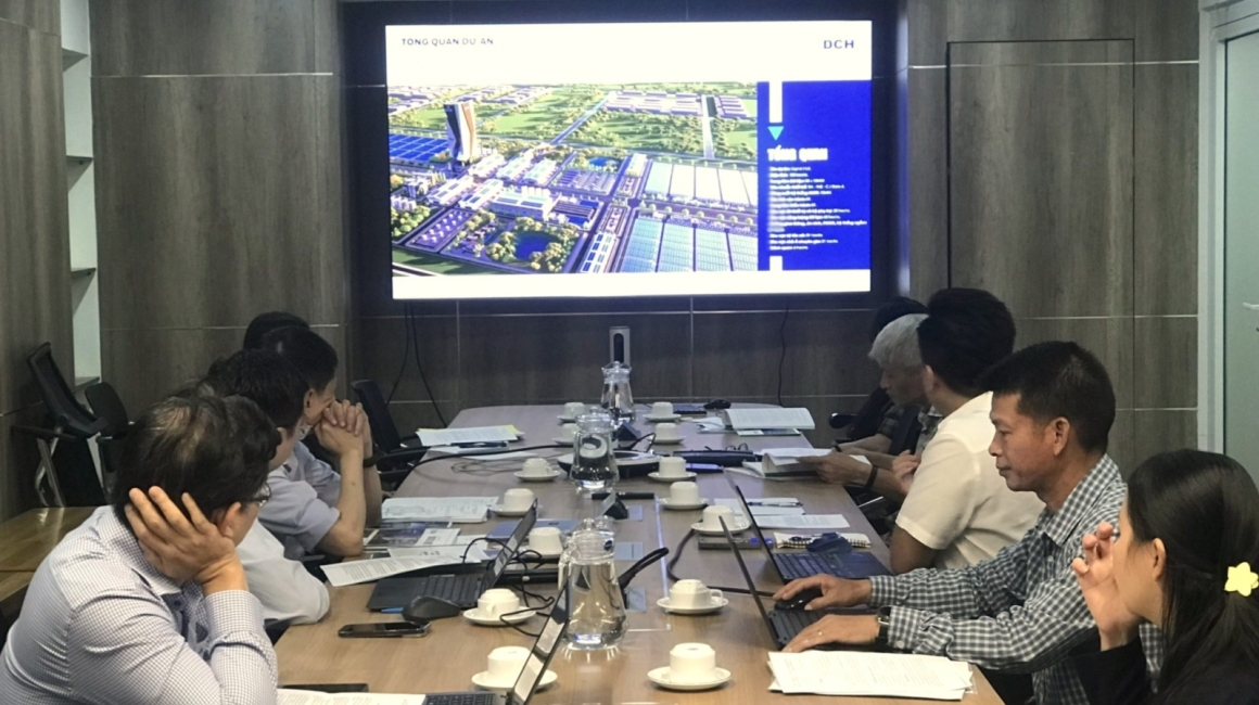 TP HỒ CHÍ MINH LÀM VIỆC VỚI DCH VỀ DỰ ÁN DIGITAL HUB